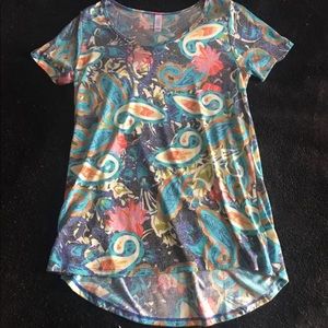 🌼NWOT Lularoe Classic T🌼